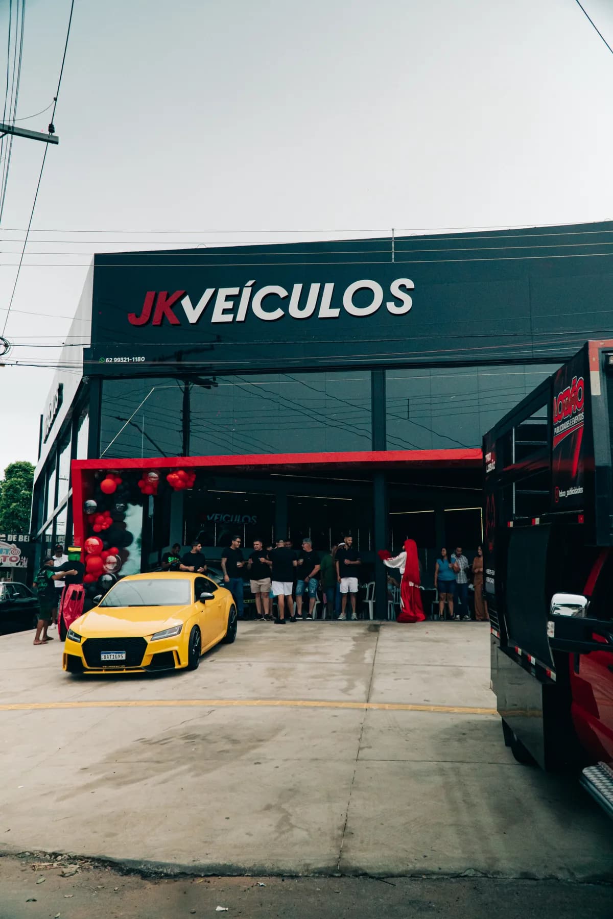 Fachada da loja JK Veículos em Goiânia